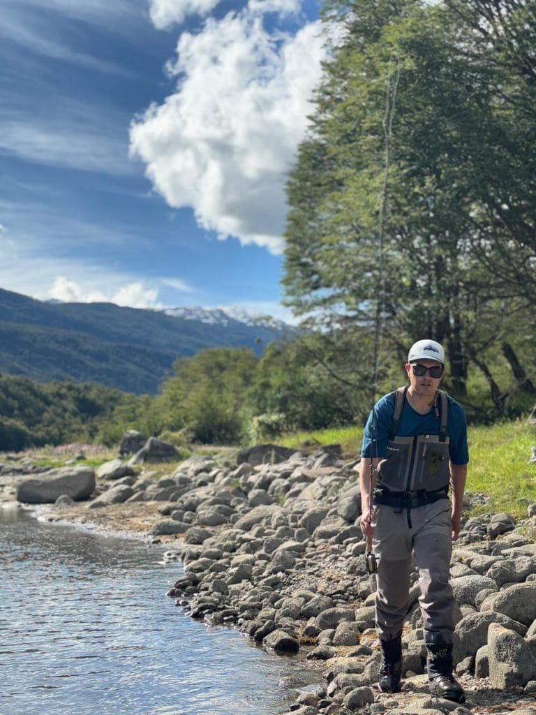 Vadear sin miedo: lo que nadie te cuenta de la pesca con mosca en el sur de Chile Milan Caminando 768x1024