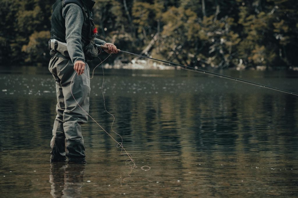 Qué llevar a tu primera expedición de pesca con mosca en la Patagonia Wader 1024x682